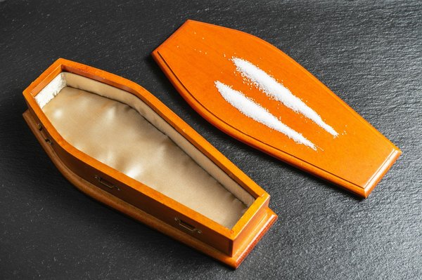 Hommage durable : choisir une plaque funéraire moderne et résistante